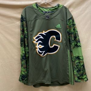 adidas Calgary Flames NHL Men's Camo 2017-18 Auth Armed Forces Practice Jersey